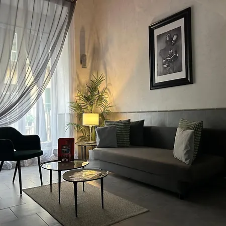 A Un Passo Dal Castello Maschio Angioino Appartment-2